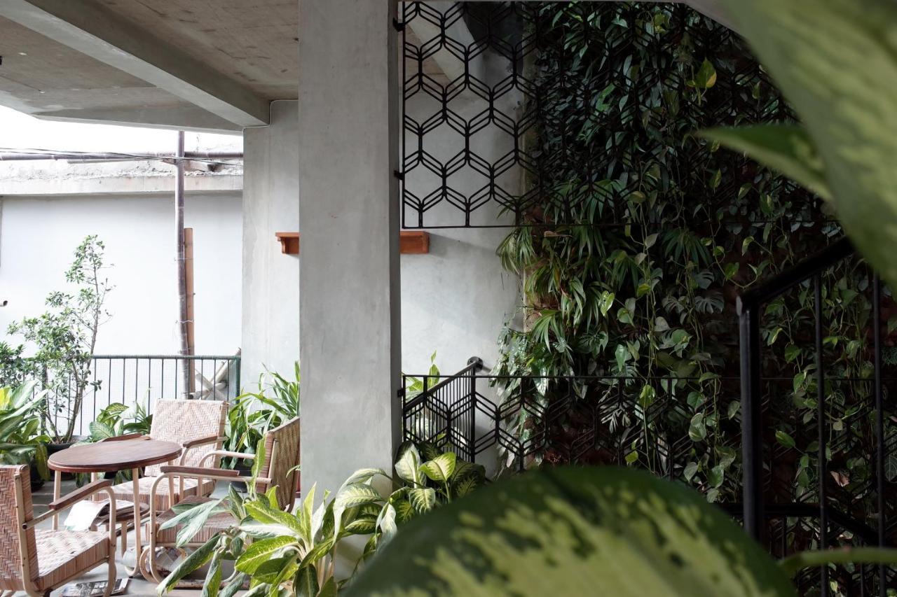 Pawon Cokelat Guesthouse Yogyakarta Exterior foto